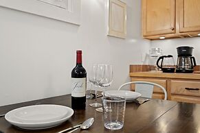 Peterson Retreat Hot Tub, Bikes, Old Town