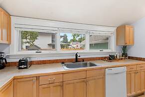 Peterson Retreat Hot Tub, Bikes, Old Town