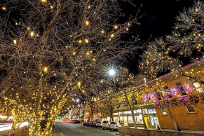 Peterson Retreat Hot Tub, Bikes, Old Town