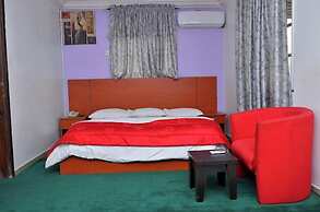 Royal Vantage Hotel and Suites