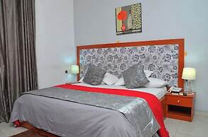 Royal Vantage Hotel and Suites