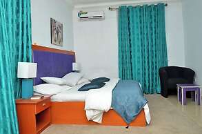 Royal Vantage Hotel and Suites
