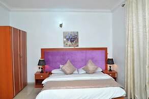 Royal Vantage Hotel and Suites