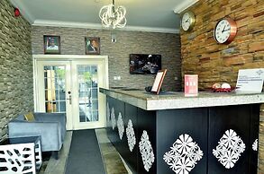 Royal Vantage Hotel and Suites