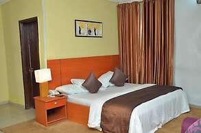 Royal Vantage Hotel and Suites