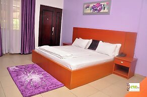 Royal Vantage Hotel and Suites