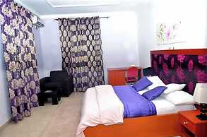Royal Vantage Hotel and Suites