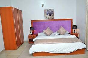 Royal Vantage Hotel and Suites