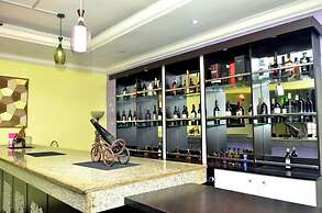 Royal Vantage Hotel and Suites