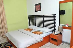 Royal Vantage Hotel and Suites