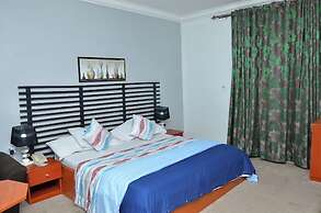 Royal Vantage Hotel and Suites