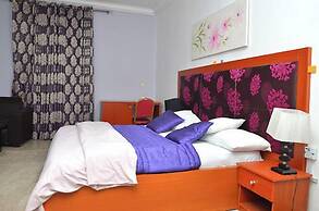 Royal Vantage Hotel and Suites