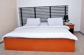 Royal Vantage Hotel and Suites