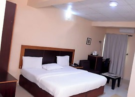 Royal Vantage Hotel and Suites