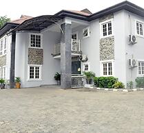 Royal Vantage Hotel and Suites