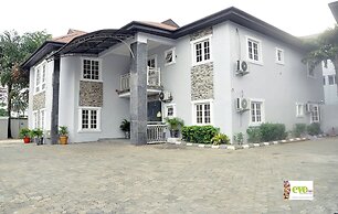 Royal Vantage Hotel and Suites