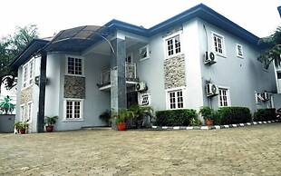 Royal Vantage Hotel and Suites