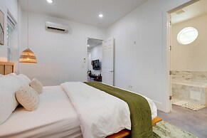 Near Lake Travis & Marina: Modern Austin Getaway!