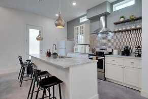 Near Lake Travis & Marina: Modern Austin Getaway!