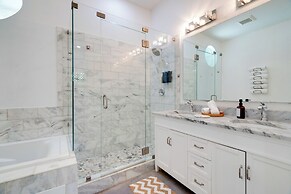 Near Lake Travis & Marina: Modern Austin Getaway!