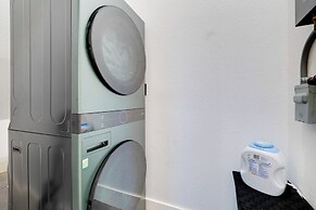 Near Lake Travis & Marina: Modern Austin Getaway!