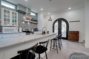 Near Lake Travis & Marina: Modern Austin Getaway!