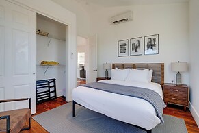 Near Lake Travis & Marina: Modern Austin Getaway!