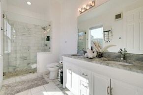 Near Lake Travis & Marina: Modern Austin Getaway!