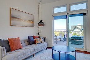 Near Lake Travis & Marina: Modern Austin Getaway!