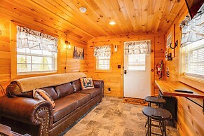 Patio, Fire Pit & Grill: Central Sevierville Cabin