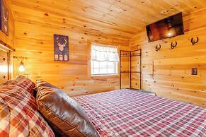 Patio, Fire Pit & Grill: Central Sevierville Cabin