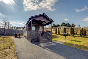 Patio, Fire Pit & Grill: Central Sevierville Cabin