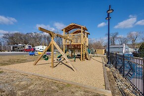 Patio, Fire Pit & Grill: Central Sevierville Cabin