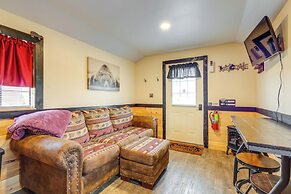 7 Mi to Dollywood: Cozy Cabin w/ Patio & Grill!