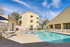 4 Mi to Surprise Stadium: Condo w/ Pool!
