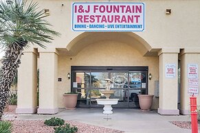 4 Mi to Surprise Stadium: Condo w/ Pool!