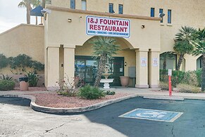 4 Mi to Surprise Stadium: Condo w/ Pool!