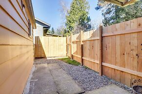 Apt 10 Mi to Portland: Walk to Bus Stop!