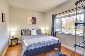 Apt 10 Mi to Portland: Walk to Bus Stop!