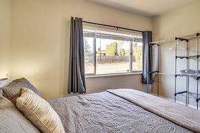 Apt 10 Mi to Portland: Walk to Bus Stop!