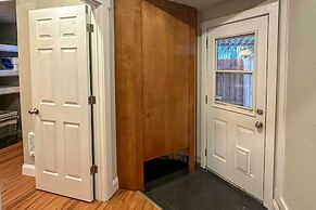 Apt 10 Mi to Portland: Walk to Bus Stop!