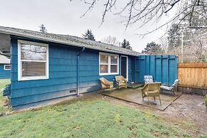 5 Mi to Oregon Zoo: Apartment w/ Private Yard