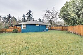 5 Mi to Oregon Zoo: Apartment w/ Private Yard