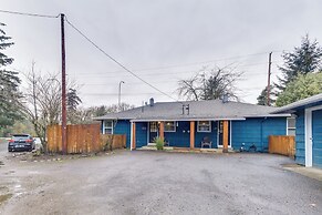 5 Mi to Oregon Zoo: Apartment w/ Private Yard
