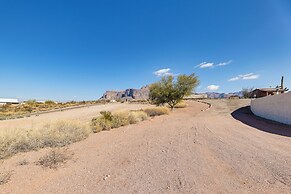Cozy Couple's Retreat w/ Views in Apache Junction