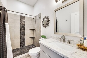 Cozy Couple's Retreat w/ Views in Apache Junction