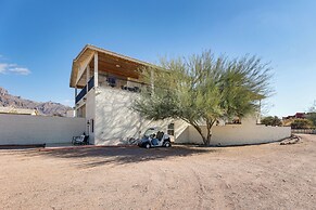 Cozy Couple's Retreat w/ Views in Apache Junction
