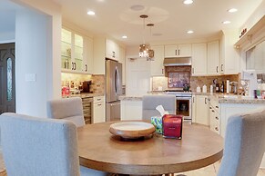 2 Mi to Promenade at Westlake: Mtn-view Haven!