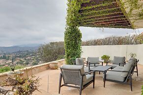 2 Mi to Promenade at Westlake: Mtn-view Haven!