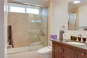 2 Mi to Promenade at Westlake: Mtn-view Haven!